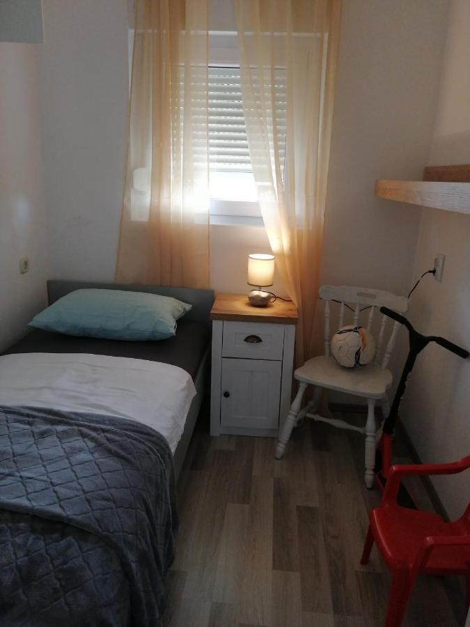 Apartments Lanterna Ražanac Esterno foto